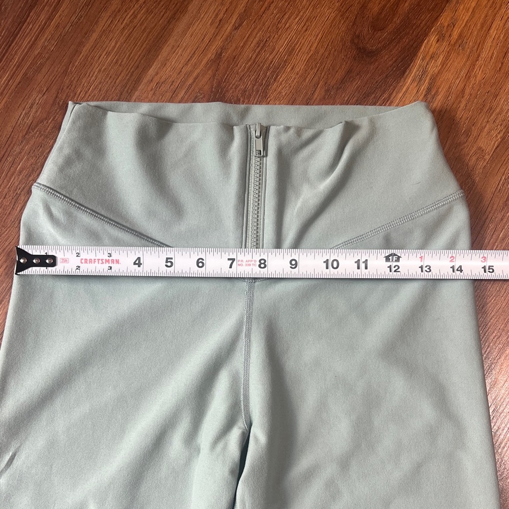 Abercrombie & Fitch - Women’s Light Green Sea Foam - Workout Leggings w zipper - Picture 4 of 7
